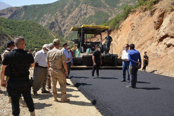Şemdinli’de köy yolları asfalta kavuşuyor