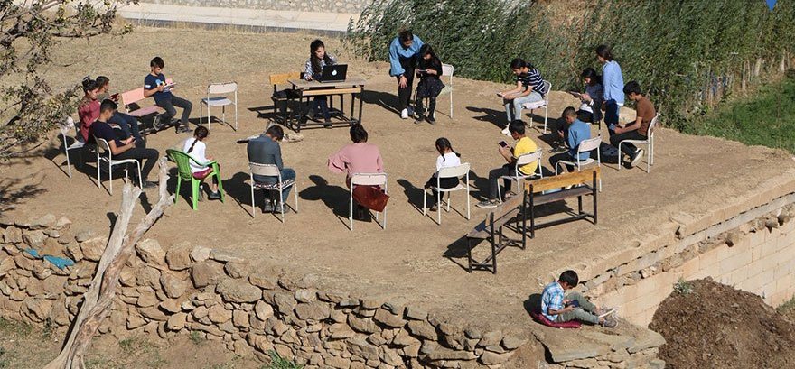 Ahırın damında uzaktan eğitim