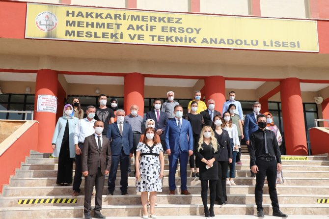 Vali Akbıyık’ okulları ziyaret etti