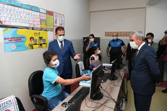 Vali Akbıyık, 49 EBA destek noktamız var