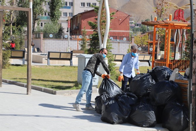 Kent park bilinçsizce kirletiliyor