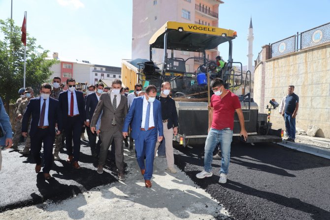 Vali Akbıyık, asfalt çalışmalarını denetledi