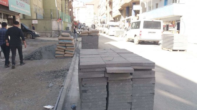 Altay caddesi modernleşiyor