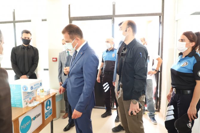 Hakkari’de dezenfekten makinası icat edildi