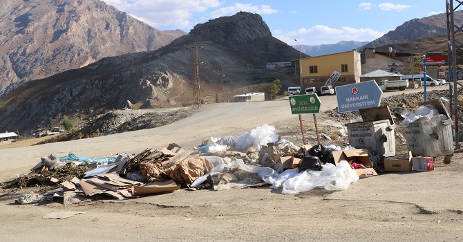 HAKKARİ SANAYİ ESNAFIN, TOZ VE ÇÖP İSYANI!