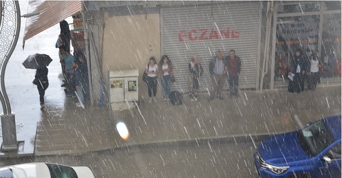 METEOROLOJİ'DEN HAKKARİ İÇİN SAĞANAK YAĞIŞ UYARISI