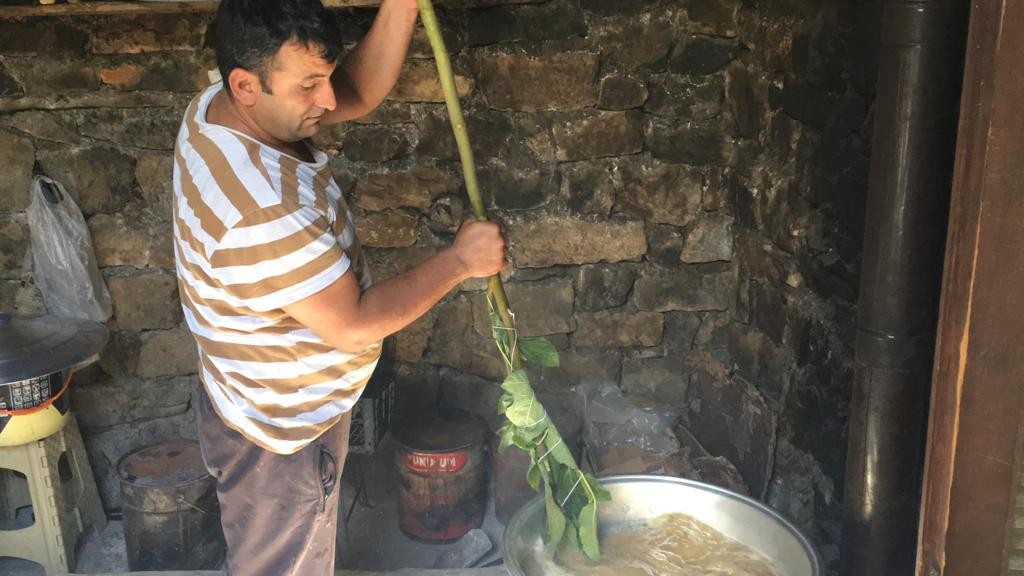 Üzüm pekmezi geçim kaynakları oldu