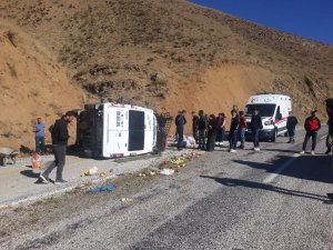 Yüksekova'da trafik kazası 5 yaralı