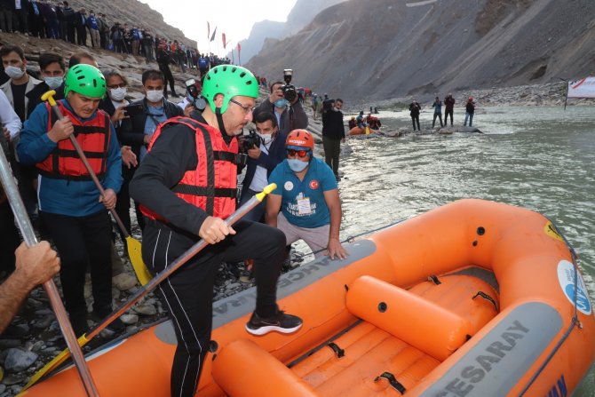 Bakan Kasapoğlu, Zap Nehrinde rafting yaptı