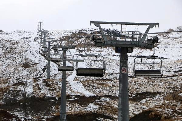 Hakkari Kayak Merkezi'ne mevsimin ilk karı düştü