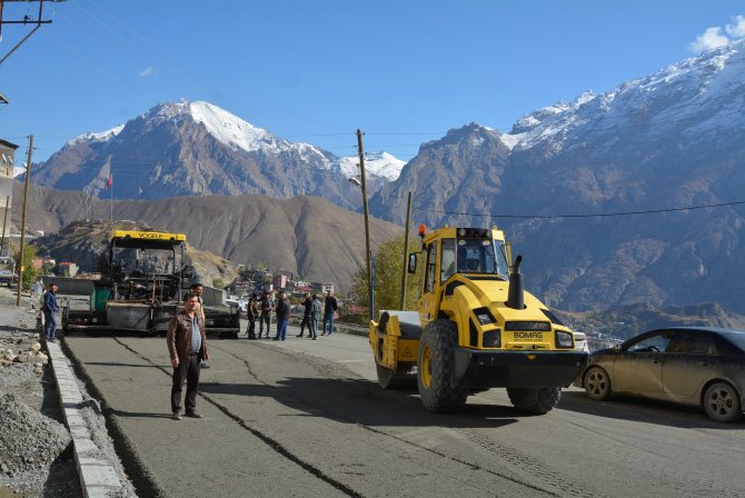 Hakkari’de asfalt çalışmalarına hız verildi