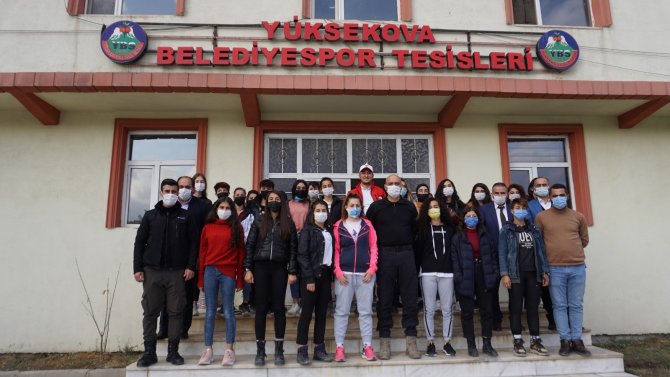 Emniyet'ten kadın futbol takımına destek