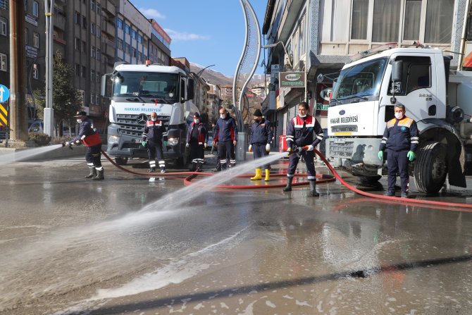 Cadde ve sokaklar dezenfekte edildi