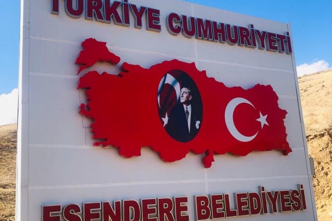 Türkiye-İran sınırına Türkiye tabelası