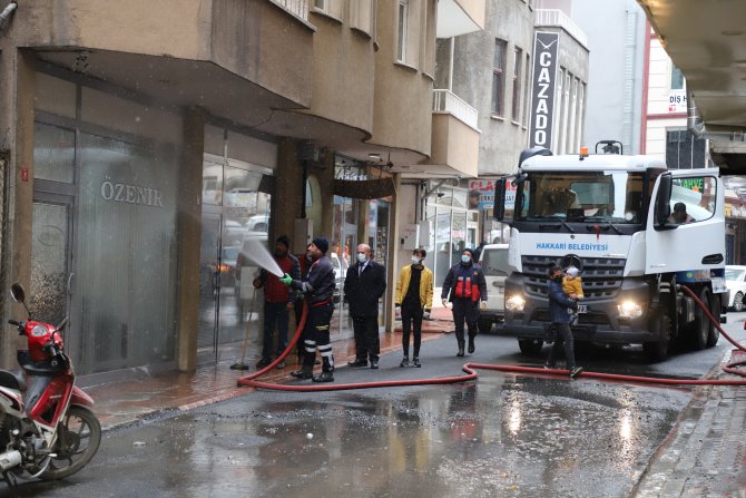 Özdemir Sokak tazyikli suyla yıkandı