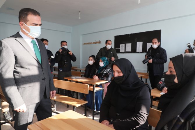 Hakkari terörle değil, eğitimiyle konuşuyor