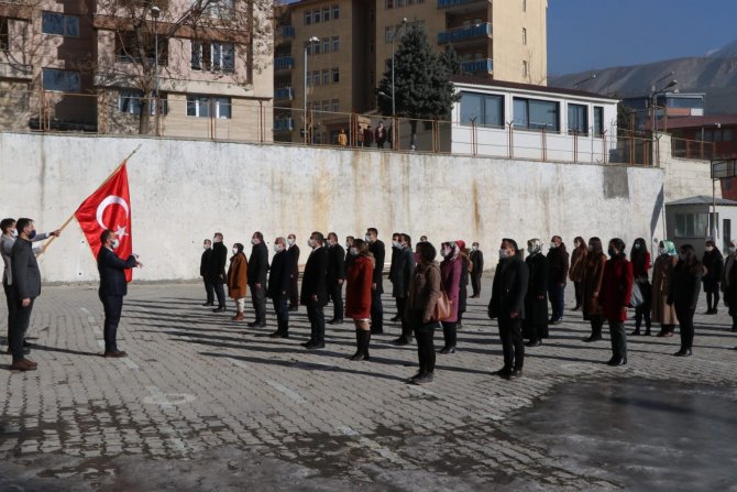 Türkiye istiklal Marşı için tek yürek oldu