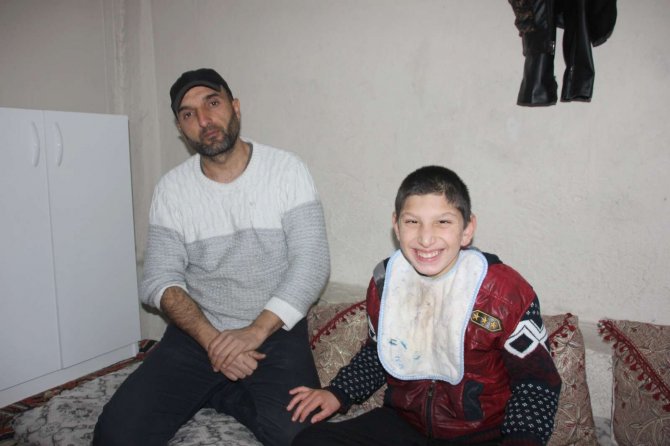 12 yaşındaki Salman tedavi için destek bekliyor
