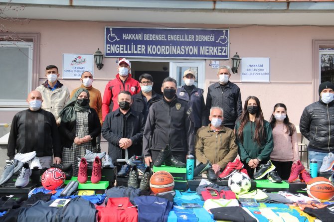 Emniyet'ten engellilere spor malzeme desteği