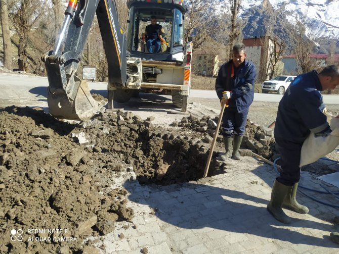 Hakkari su arıza ekibinin yoğun mesaisi