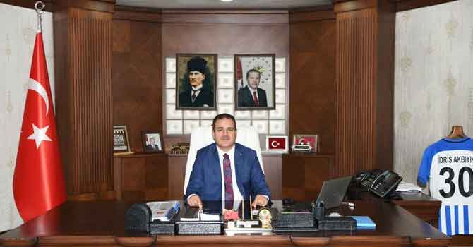 Hakkari Valisi Akbıyık'ın 18 Mart mesajı