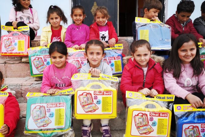 Köy Okullarına kırtasiye malzemesi dağıtıldı