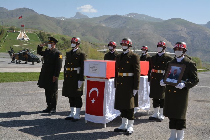 Şehit Gökçe için Hakkari'de tören düzenlendi