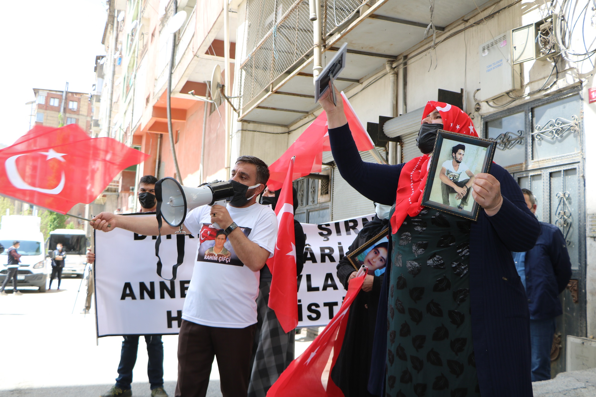 HDP Hakkari il örgütü önünde oturma eylemi 7. haftasında!