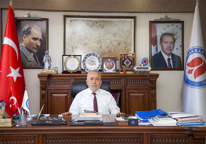 Hakkari Üniversitesi Rektör'ü Prof. Dr. Ömer Pakiş'in bayram mesajı