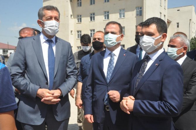 Bakan Selçuk Yüksekova’da