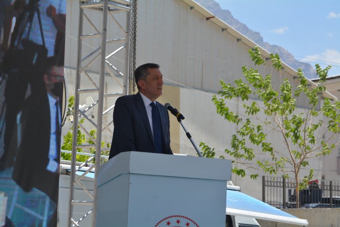 Bakan Selçuk, Hakkari'nin Paris ile yarışmasını istiyorum
