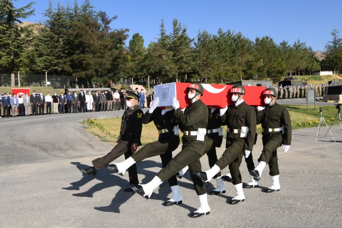 Şehit Çelebi için Hakkari'de tören düzenlendi