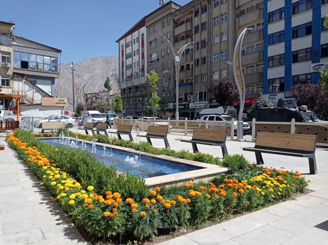Hakkari’de sıcak hava vatandaşları bunalttı