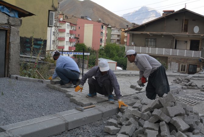 Hakkari'deki mahalle yolları asfalt için hazırlanıyor