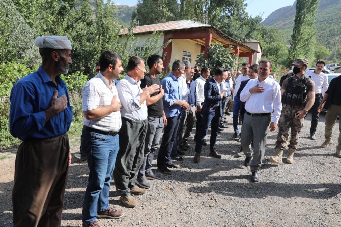 Vali Akbıyık, sınır ilçelerde incelemelerde bulundu