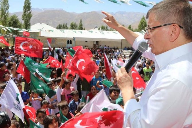Didem Arslan'a bir tepki'de Davutoğlu’ ndan geldi