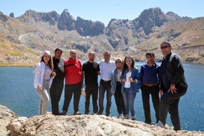 Sat Buzul Gölleri'nde doğa yürüyüşü