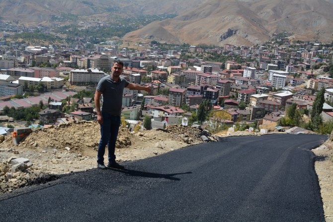 Hakkari’de ilk defa iki mezarlık yolu asfaltlandı