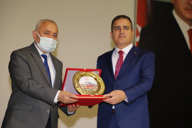 Hakkari Valisi Akbıyık’a yılın spor adamı ödülü