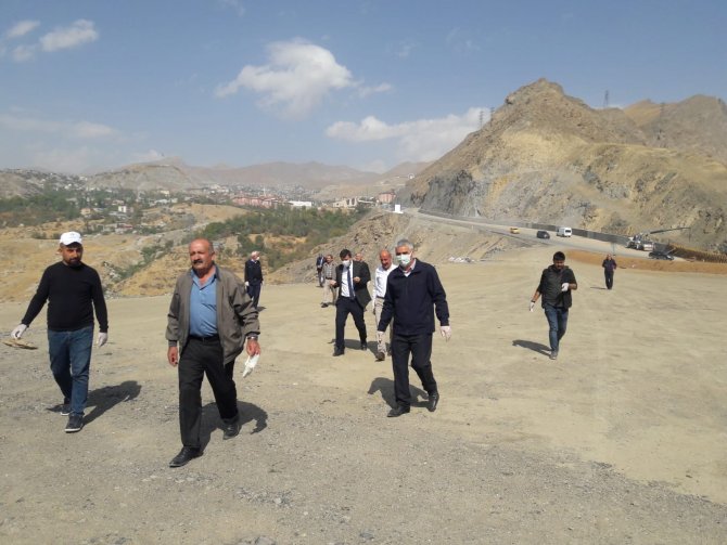 Hakkari-Van karayolu çöplerden temizlendi