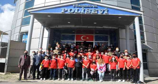 Emniyet Müdürlüğü 40 öğrenciyi Ankara gönderdi