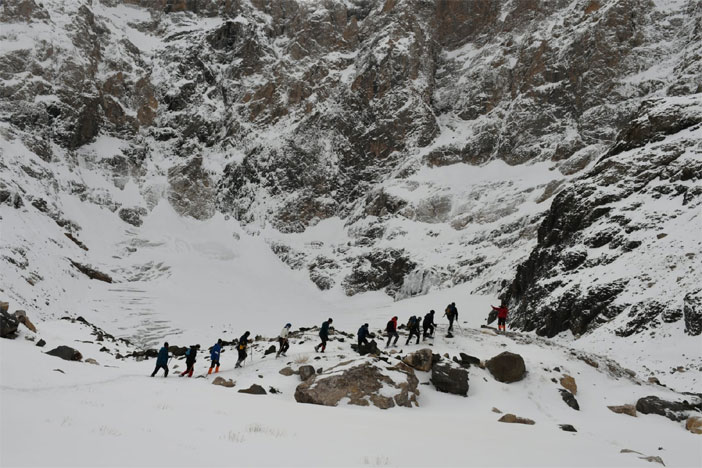 Hakkari Dağcılarına zirvede plaket