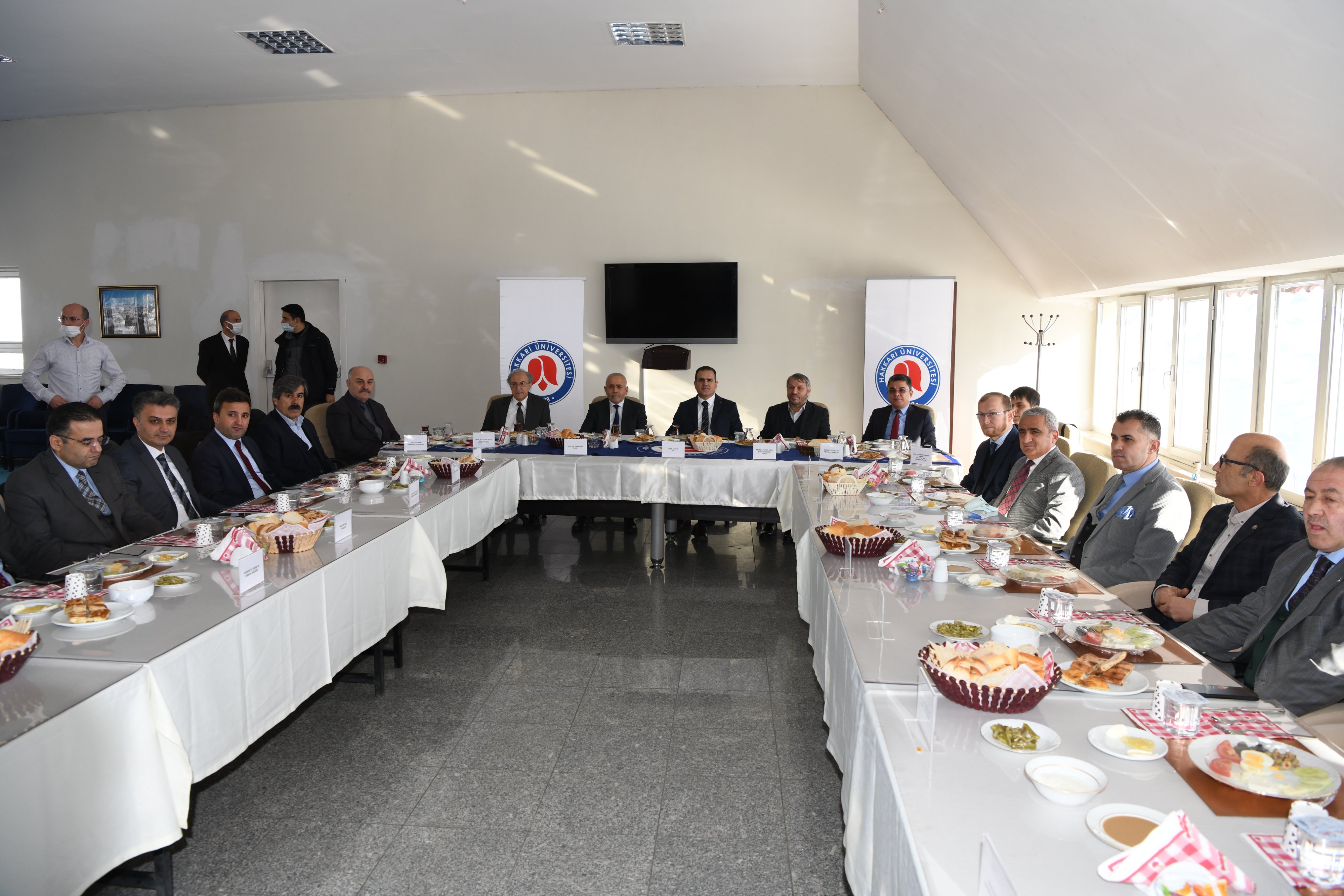 HAKKARİ TURİZM VE MADENCİLİKLE DÜNYAYA AÇILACAK