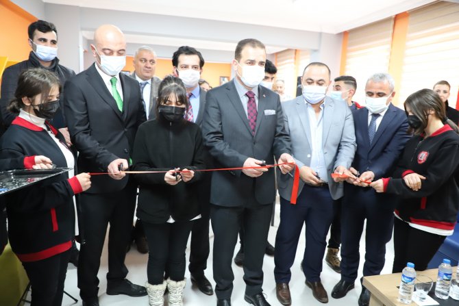 Vali Akbıyık, 'Gençlik ve Gelecek’ temalı söyleşiye katıldı