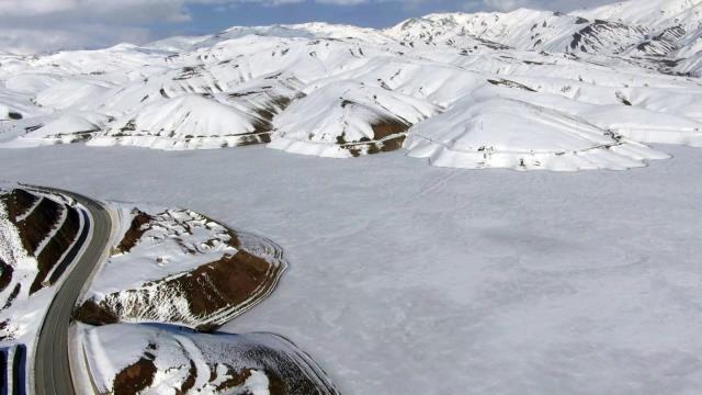 Dilimli Barajı'nın buzları çözülmedi