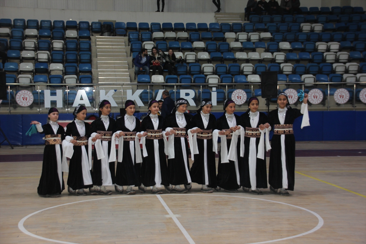 Hakkari'de Kulüpler arası halk oyunları yarışması düzenlendi