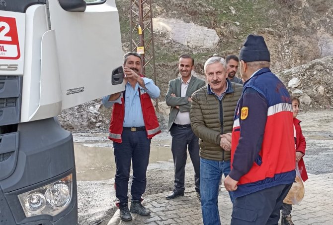 İl başkanı, vatandaş, belediye el ele