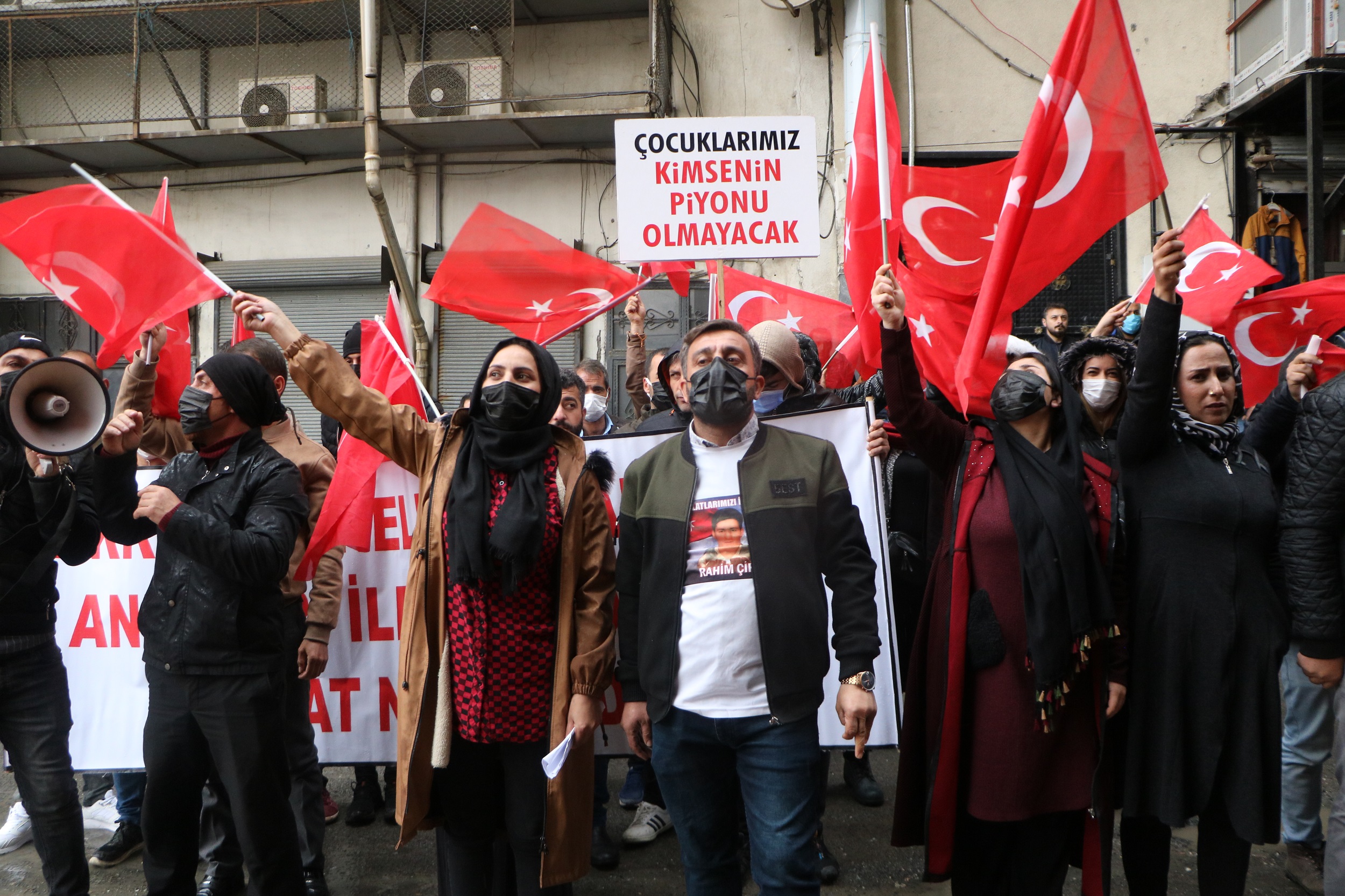 Hakkari'de oturma eylemi 28. haftasında