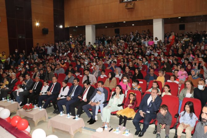Hakkâri'de 23 Nisan Coşkusu