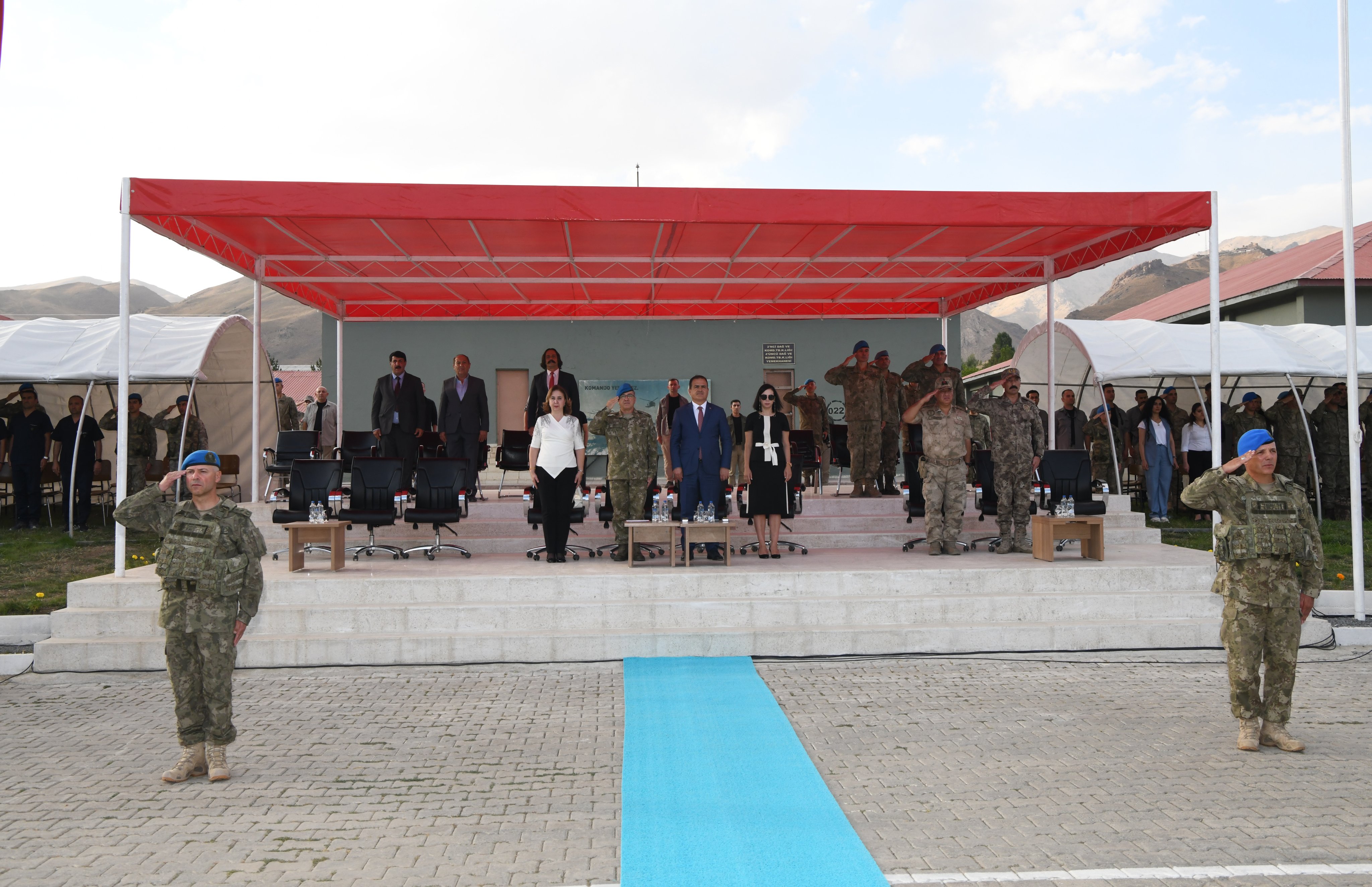 Hakkari'de sancak devir teslim töreni